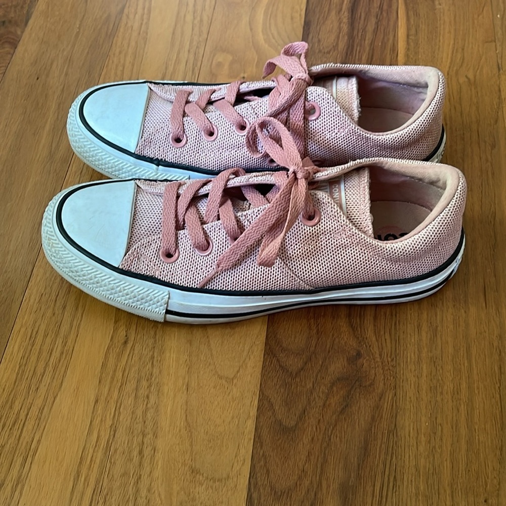 Chuck Taylor’s All Star Low Top Pink Converse Sneakers - Picture 2 of 5